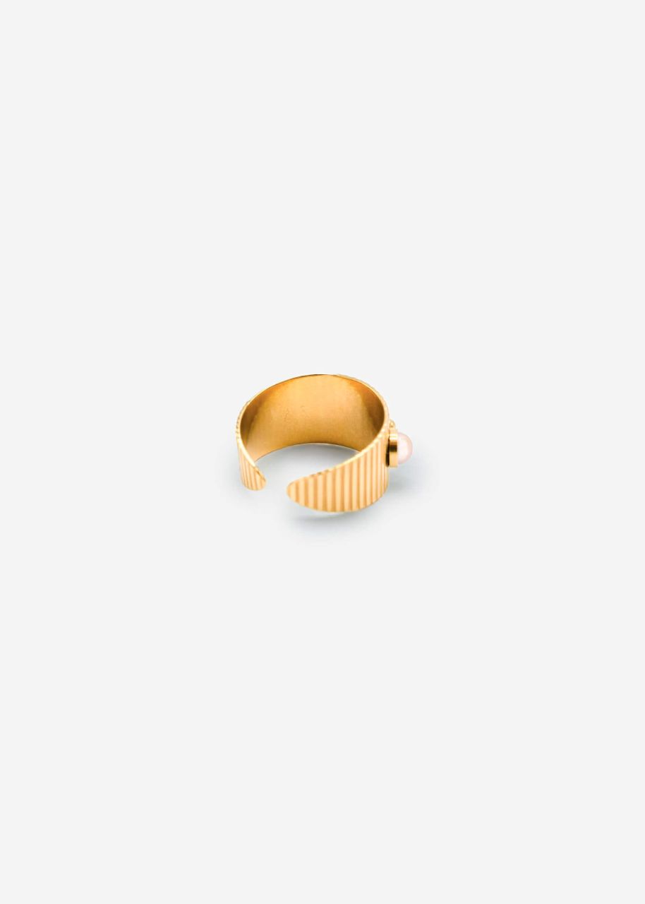 Wide ring with pink gemstones - gold