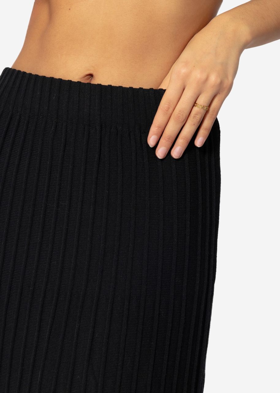 Pleated maxi knit skirt - black