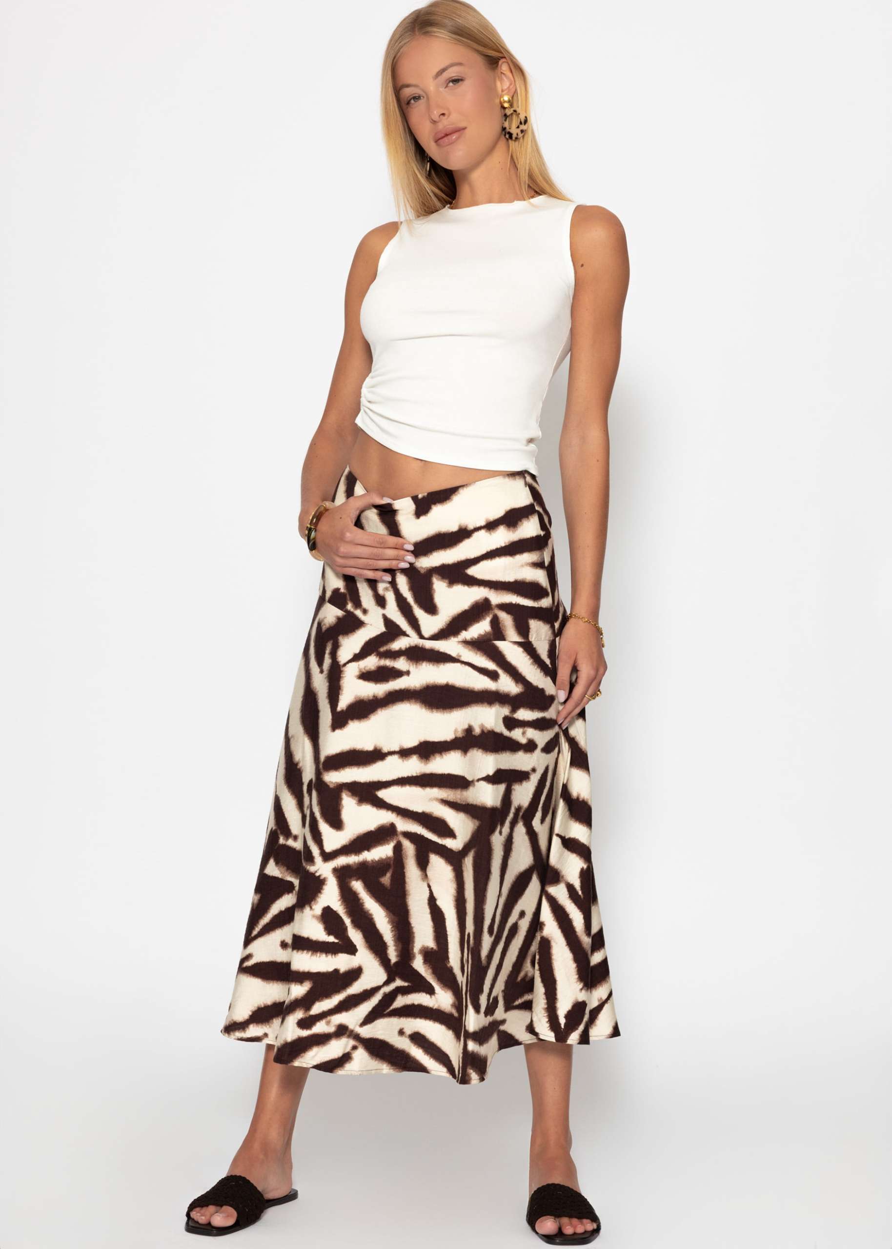 Maxi skirt with print - brown