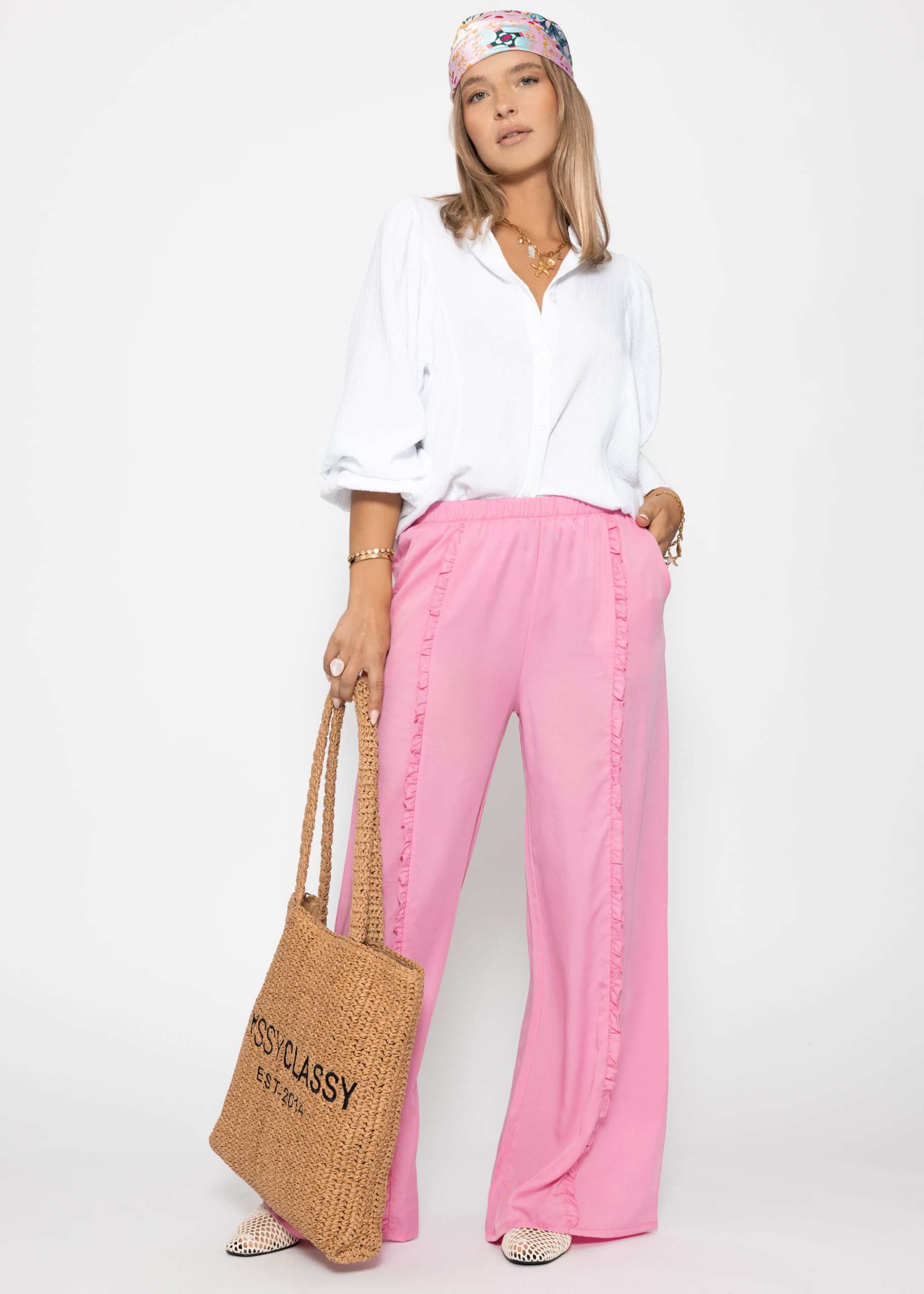 Trousers with wide leg and ruffle detail - pink