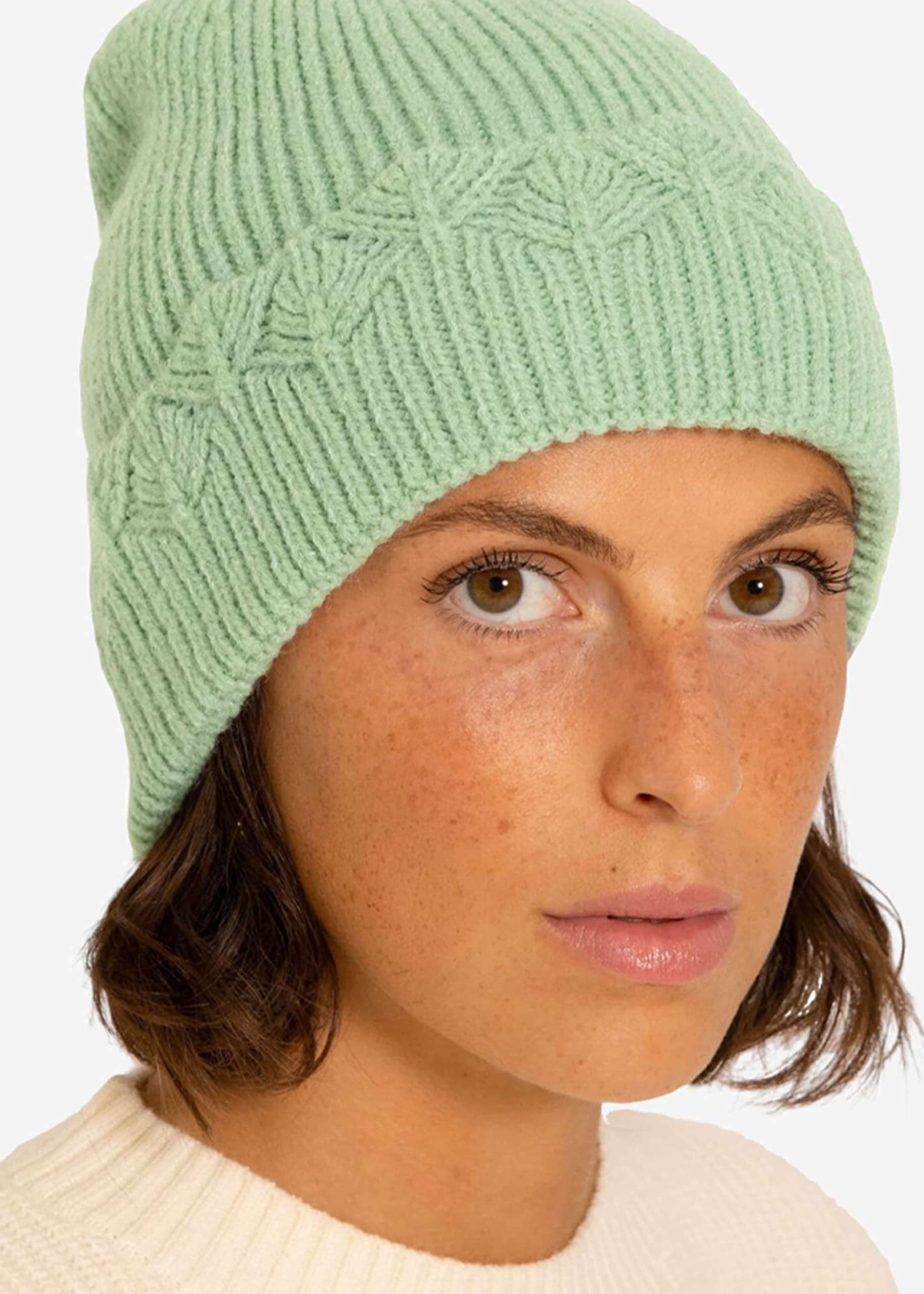 Hat with ajour knit trim - green