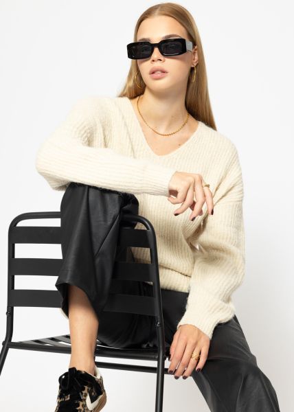 Ribbed jumper with V-neck - beige