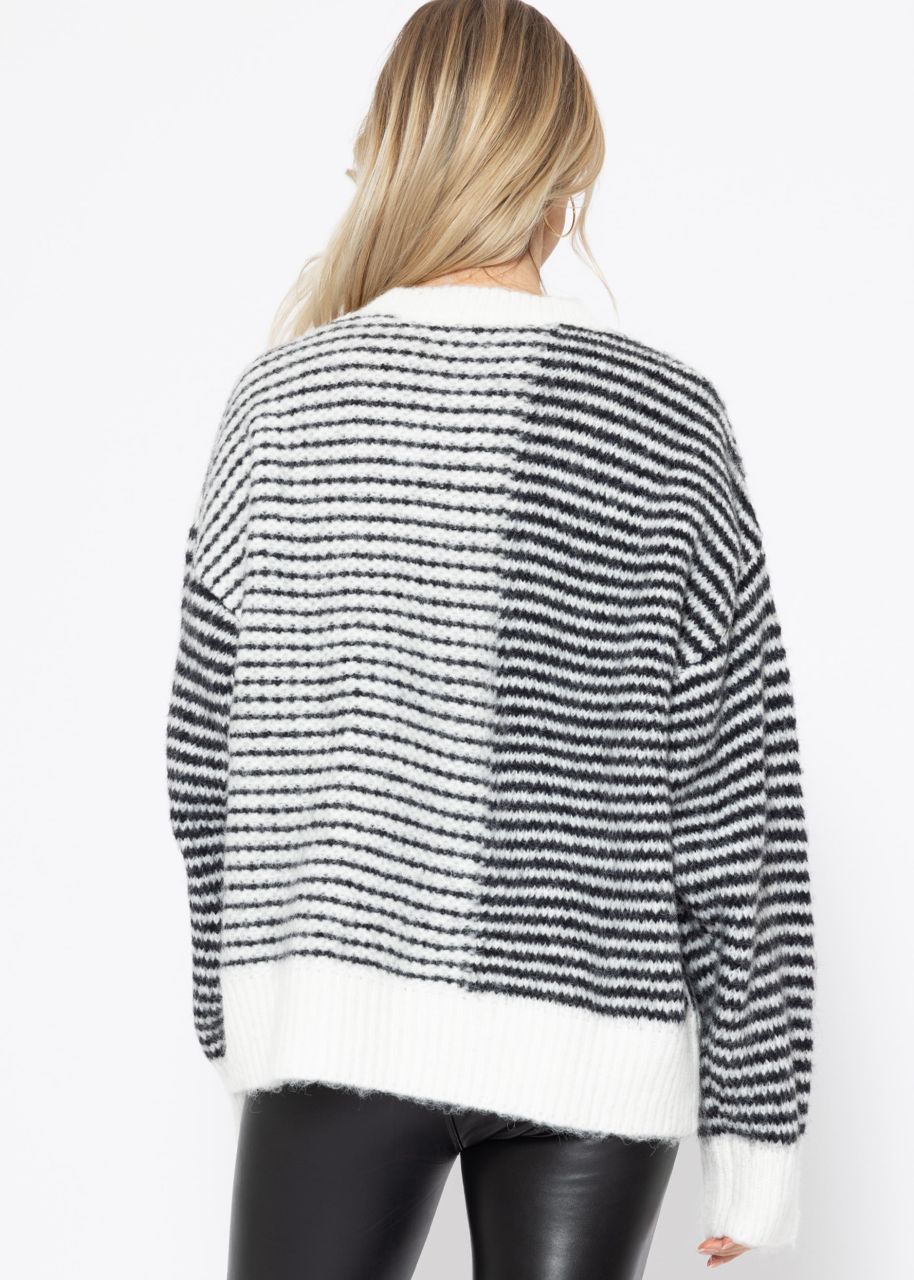 Sweater with thin stripes - black and white