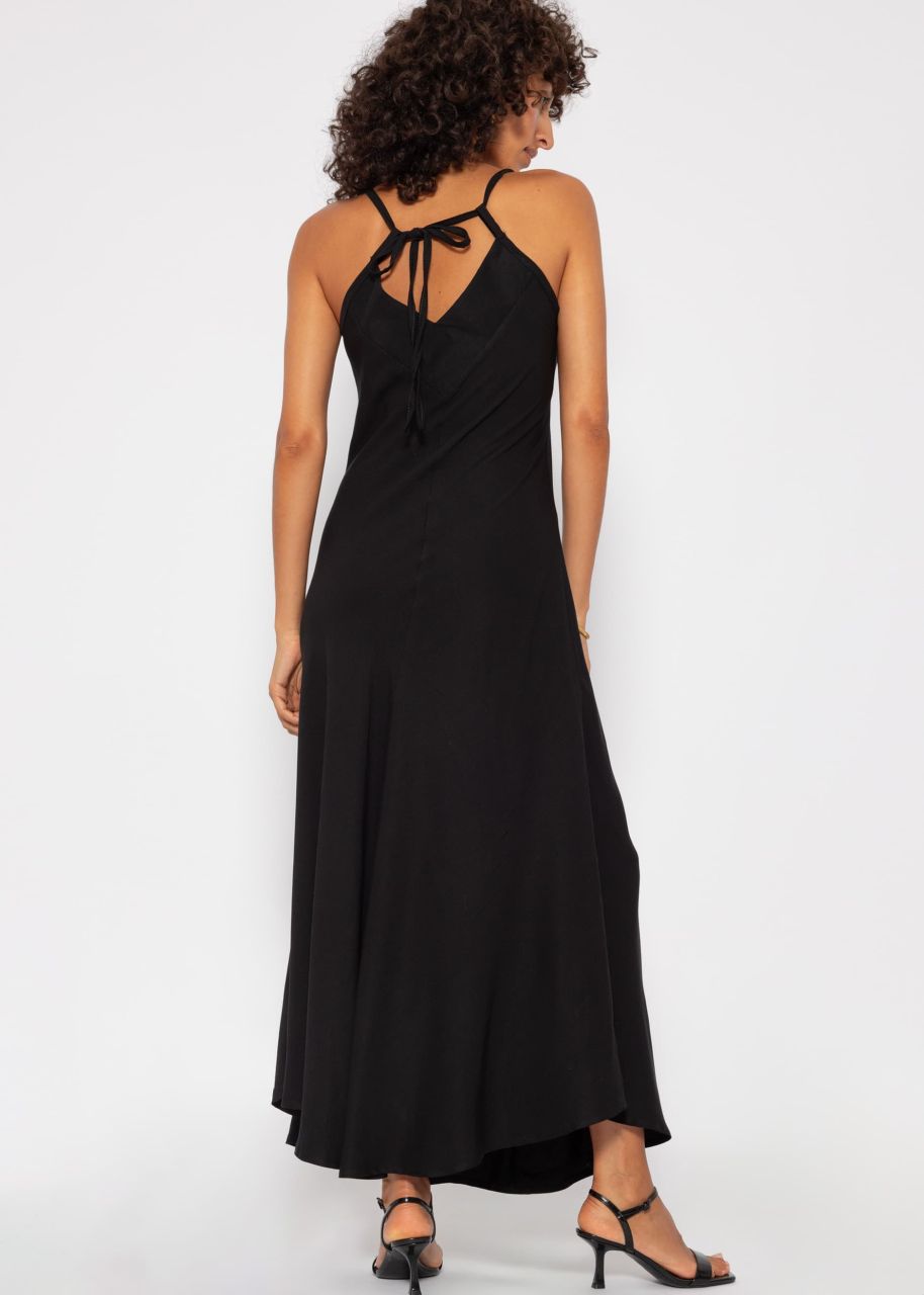 Flowing maxi dress with V-neck - black