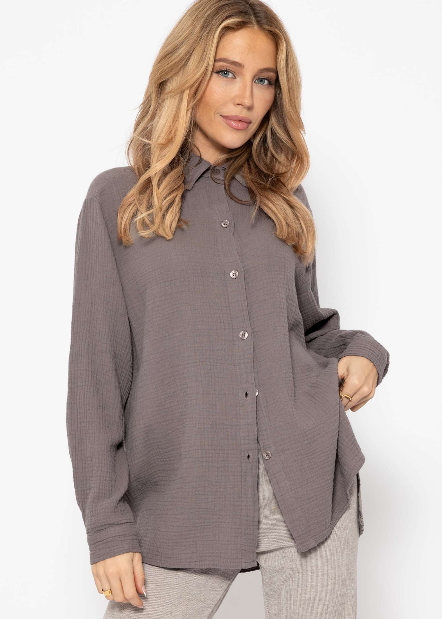 Classic cut blouse in muslin - taupe