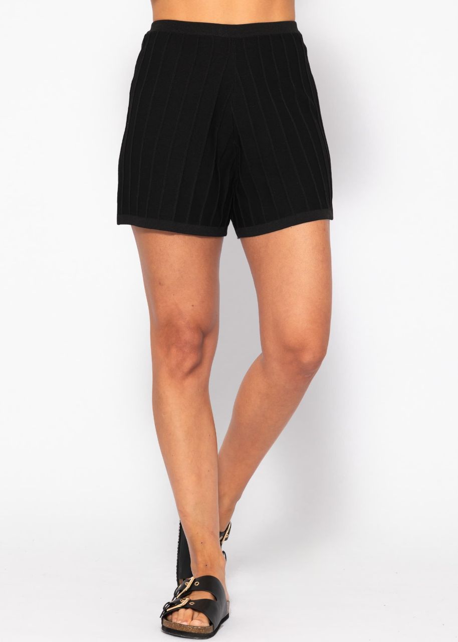 Knitted shorts with ribbed structure - black