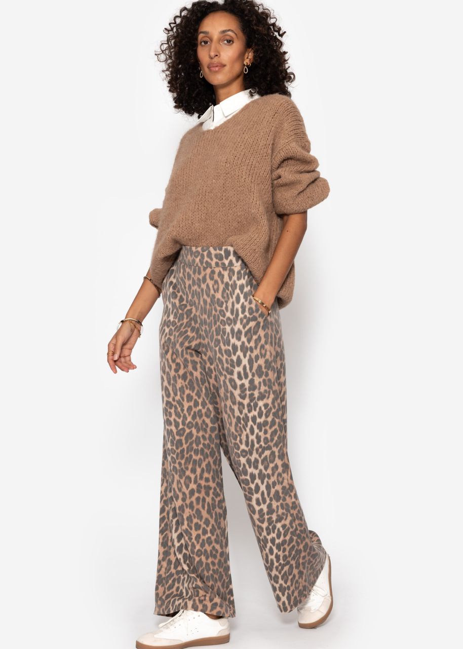 Oversized sweater with V-neck - light brown