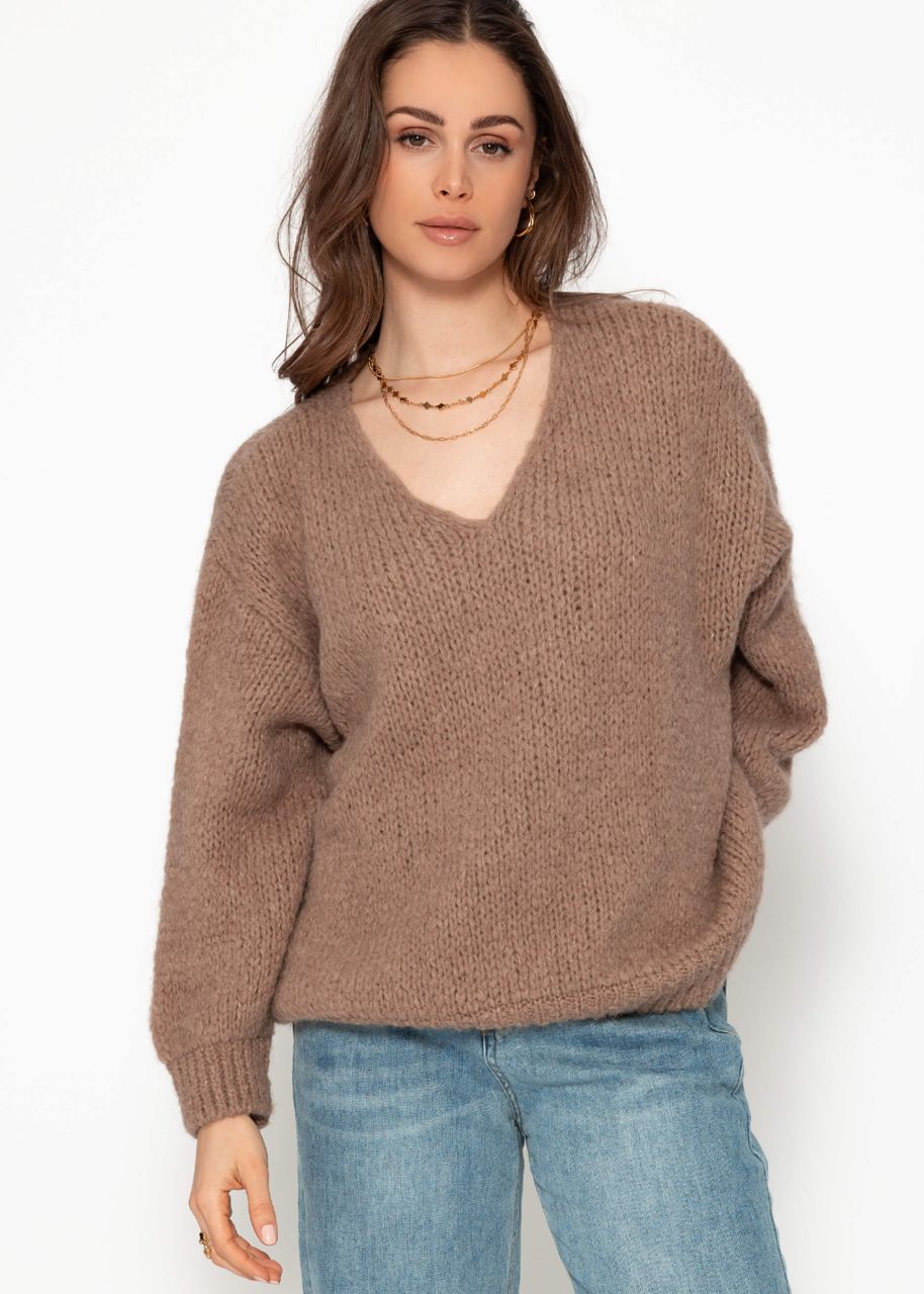 Oversized sweater with V-neck - light brown