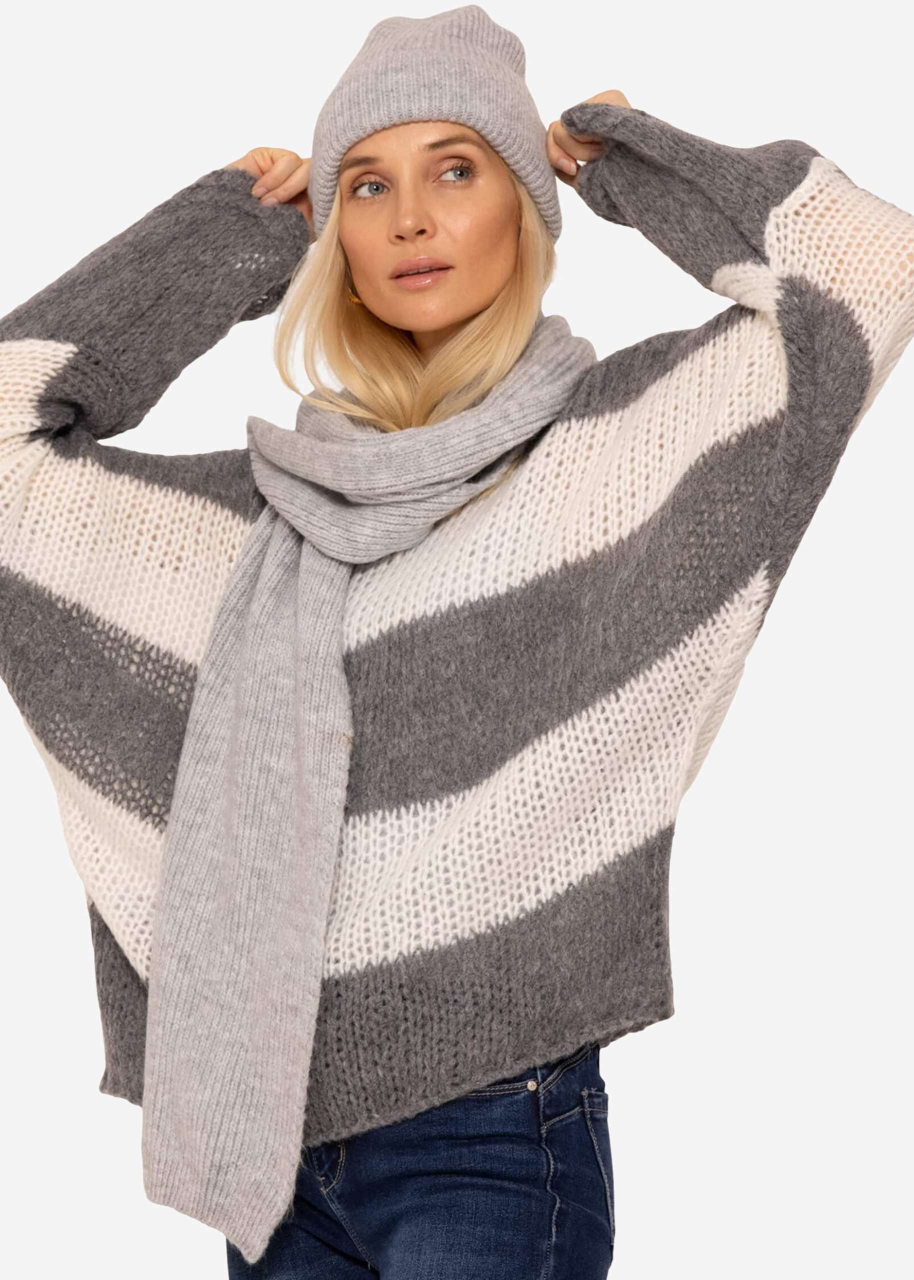 Scarf and beanie, light grey
