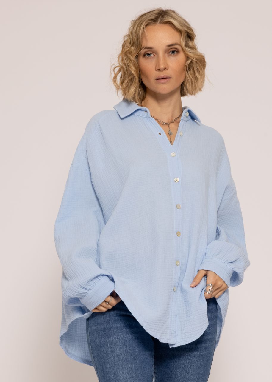Ultra oversize Musselin-Blusenhemd, kürzere Variante, hellblau