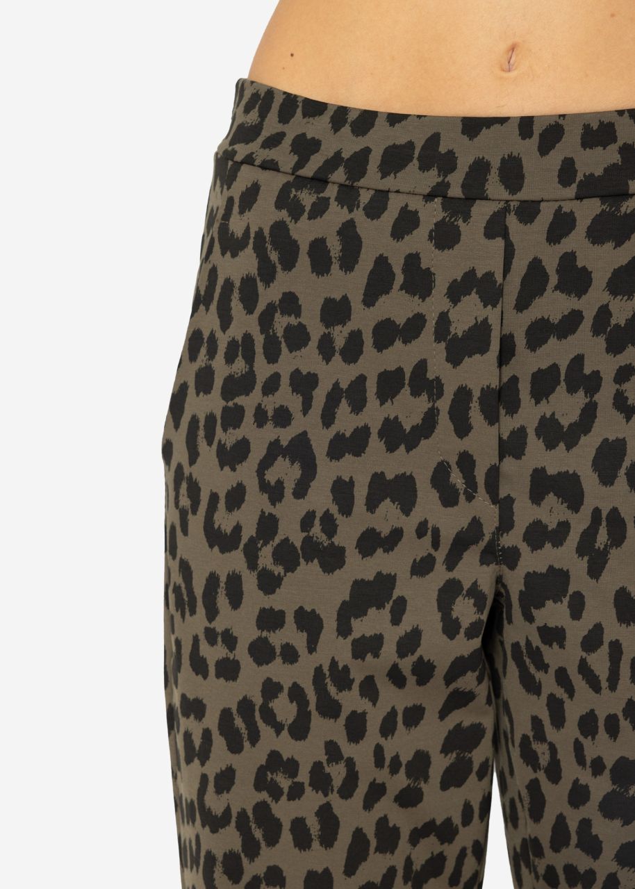 Jersey chinos in leo print - khaki