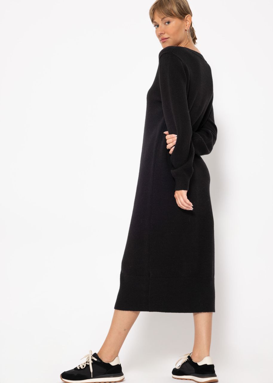 Long knitted dress with V-neck - black