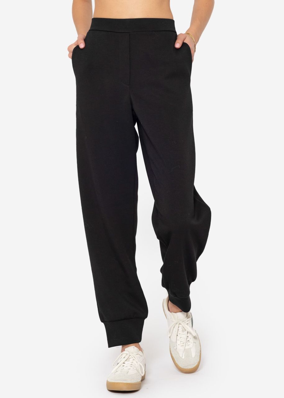 Soft jogging trousers - black