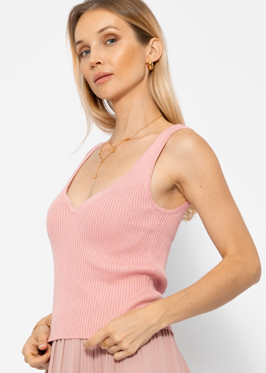 Knitted top with heart-shaped neckline - pink