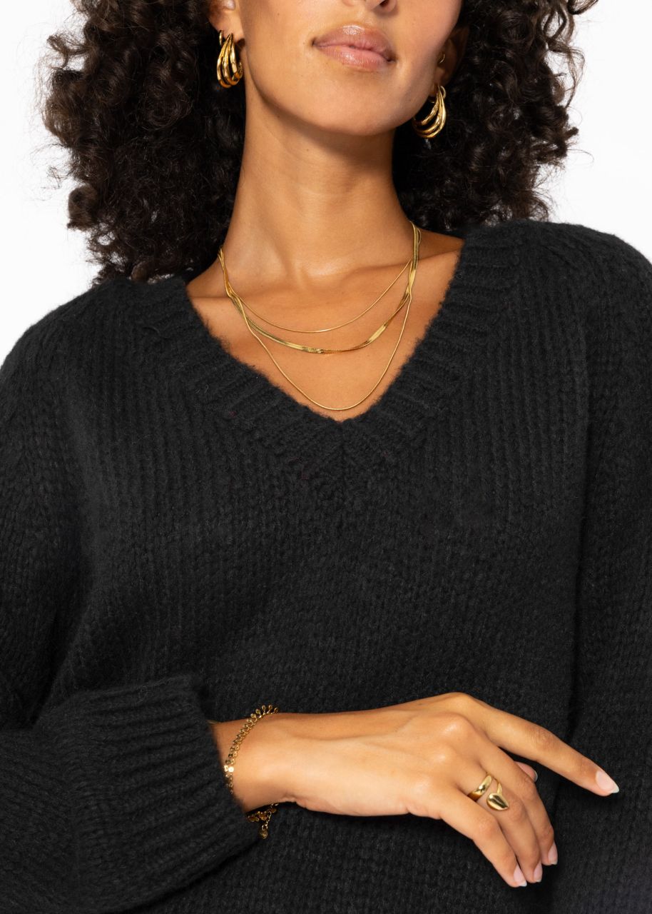 Classic knitted jumper with V-neck and trim - black