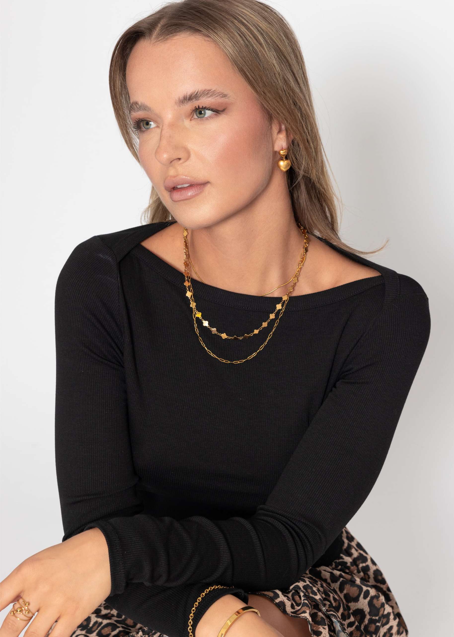 Long-sleeved shirt with boat neckline - black