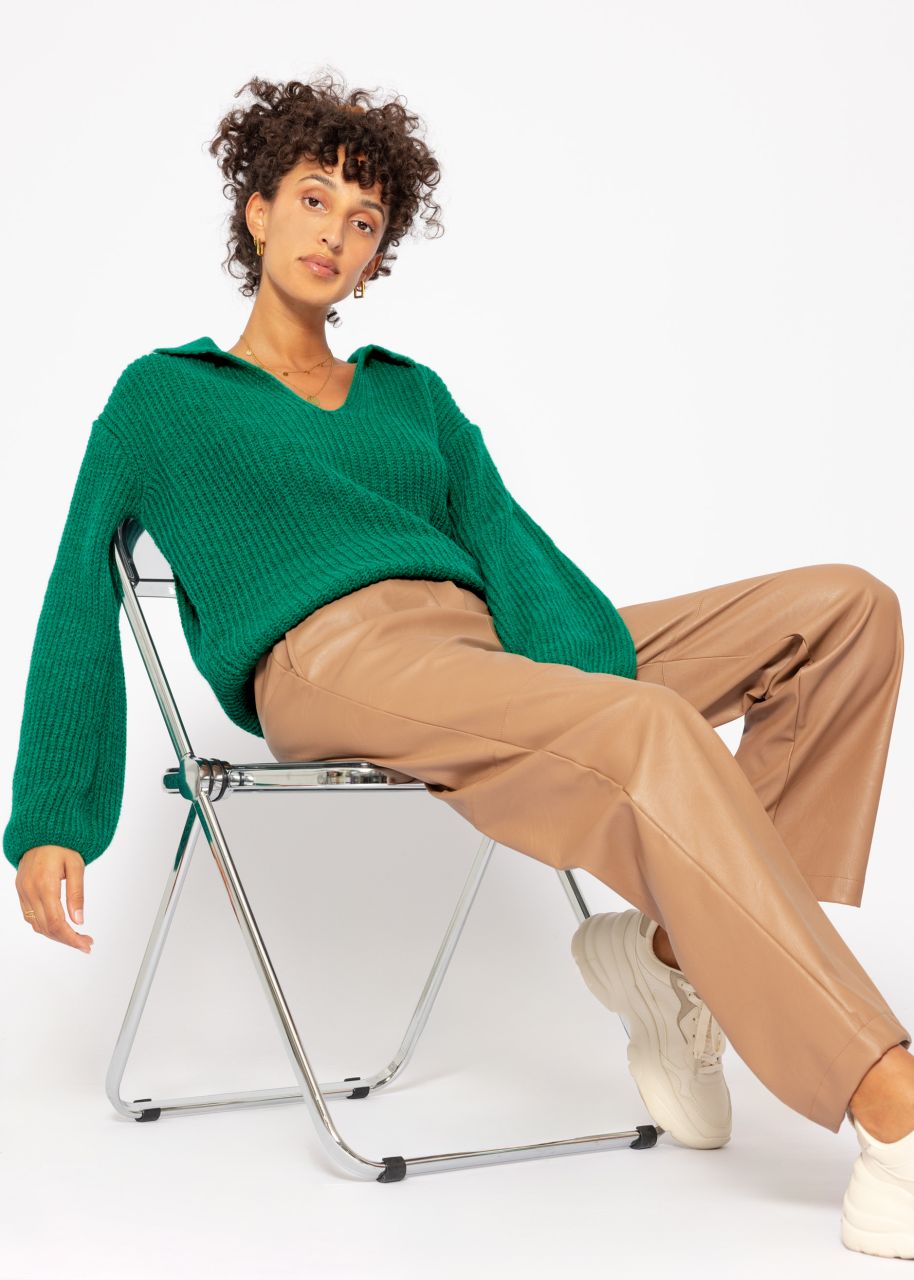 Oversized jumper with V-neck and collar - green