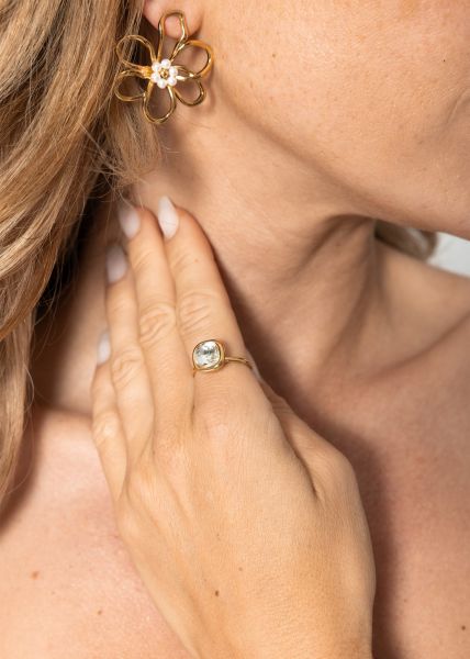 Ring with white gemstone - gold