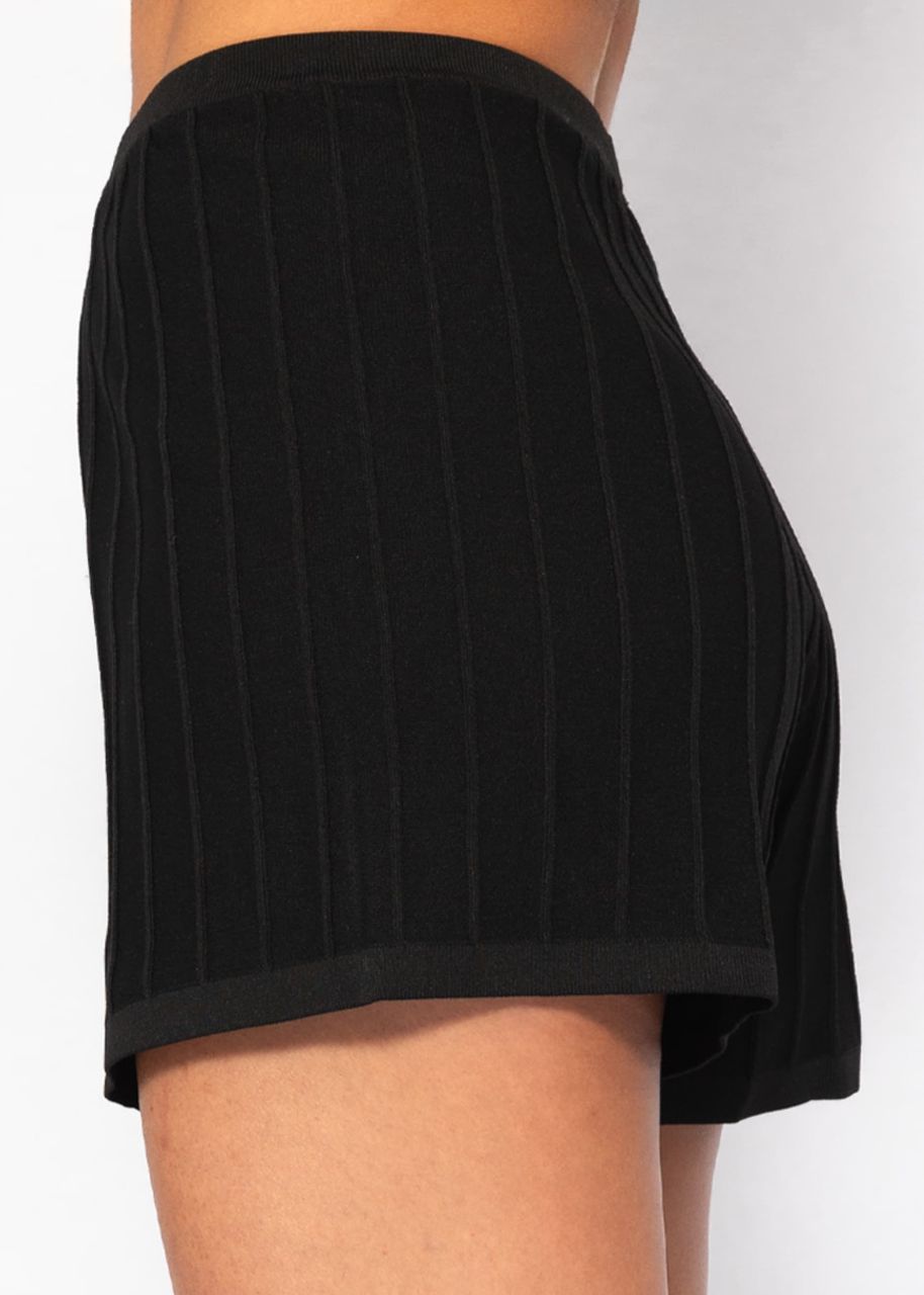 Knitted shorts with ribbed structure - black