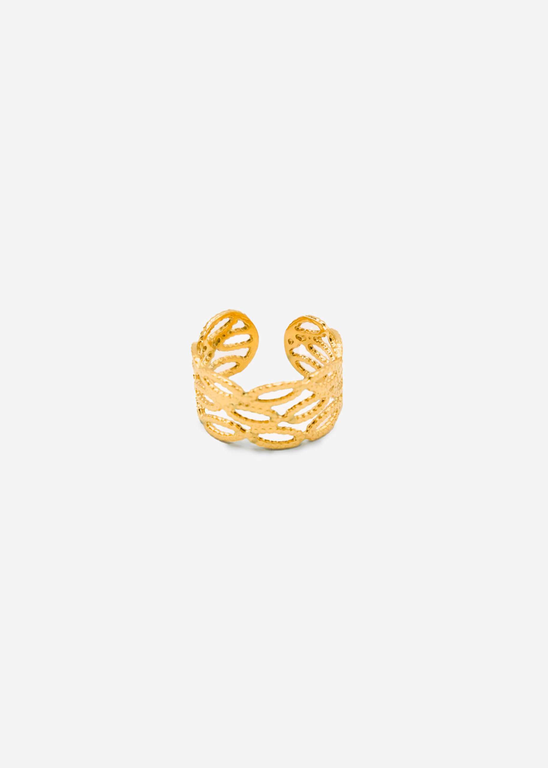 Wide ring with looped pattern - gold