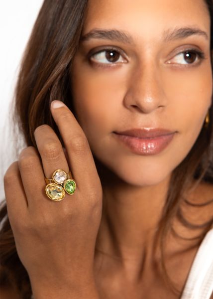 Ring with 3 coloured gemstones - gold