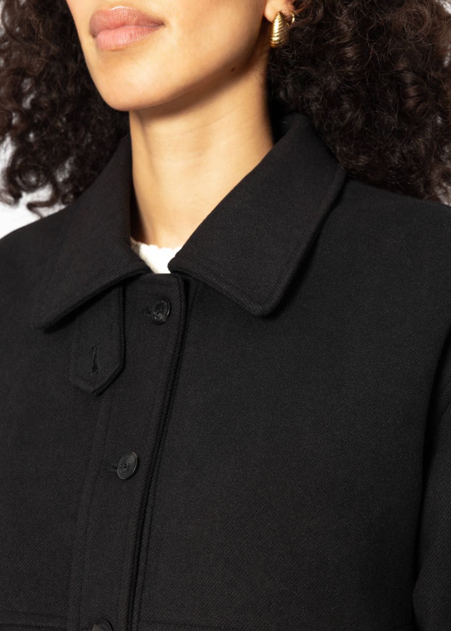 Short jacket with inner lining - black