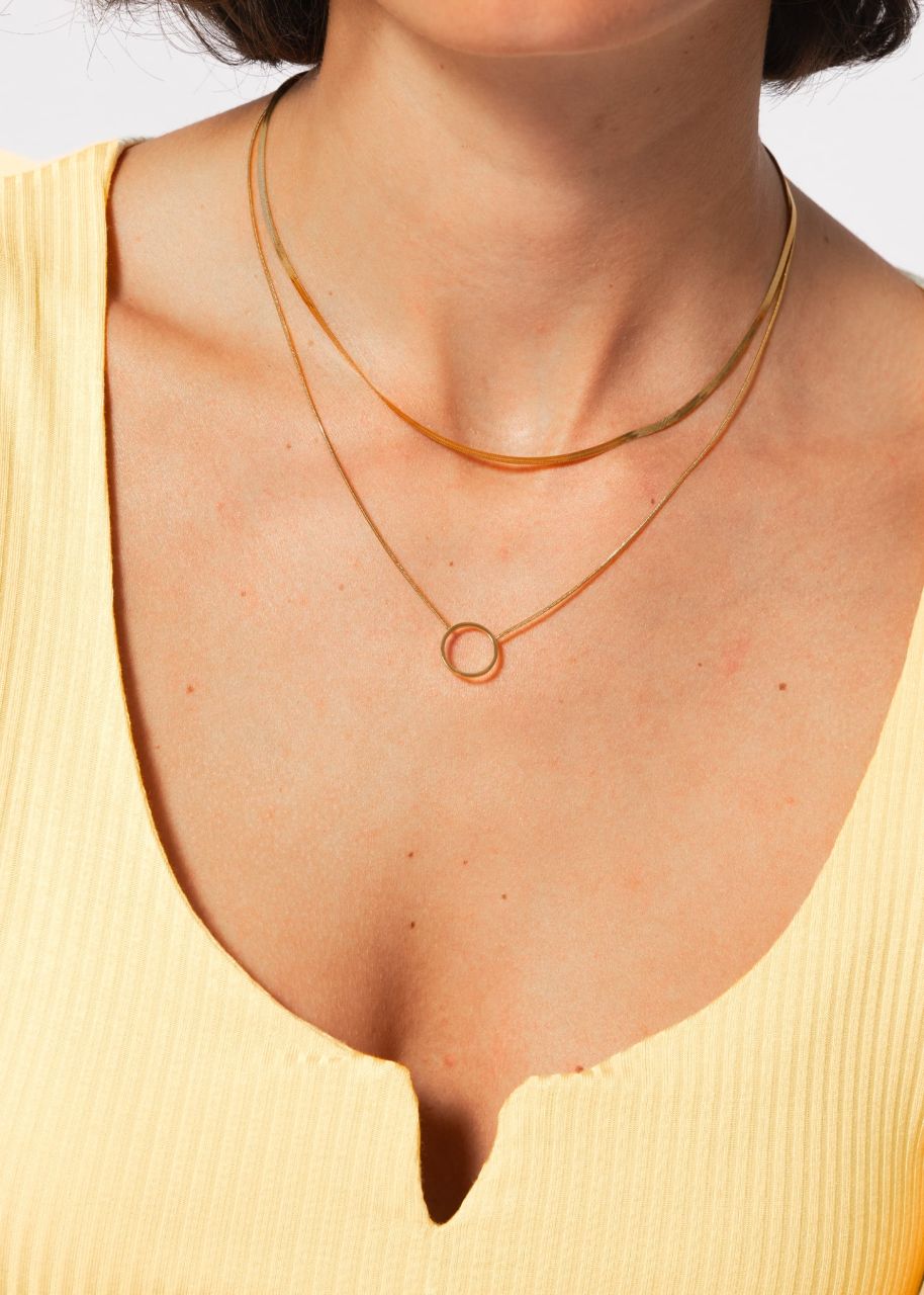 Layering necklace with pendant - gold