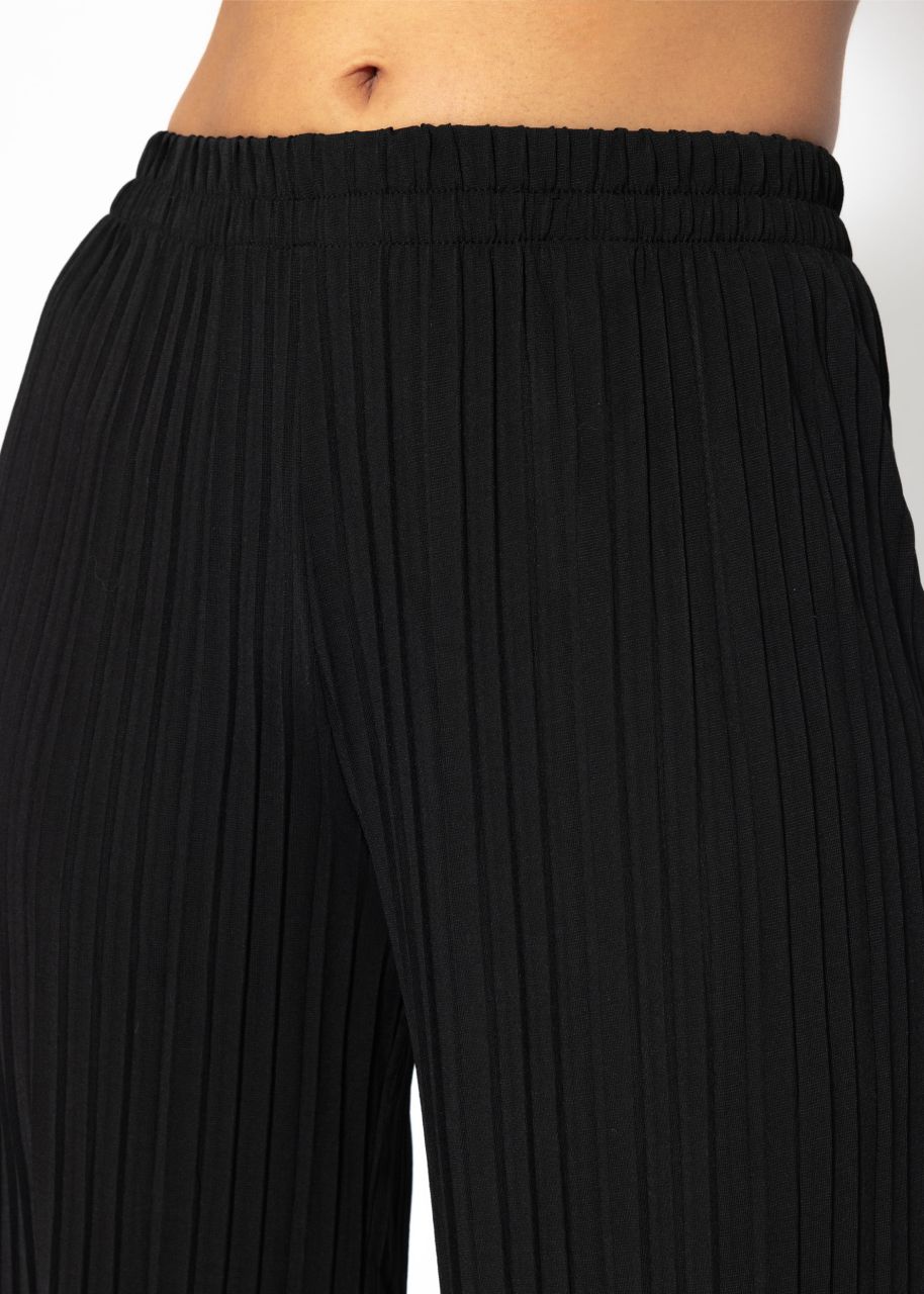 Pleated trousers - black