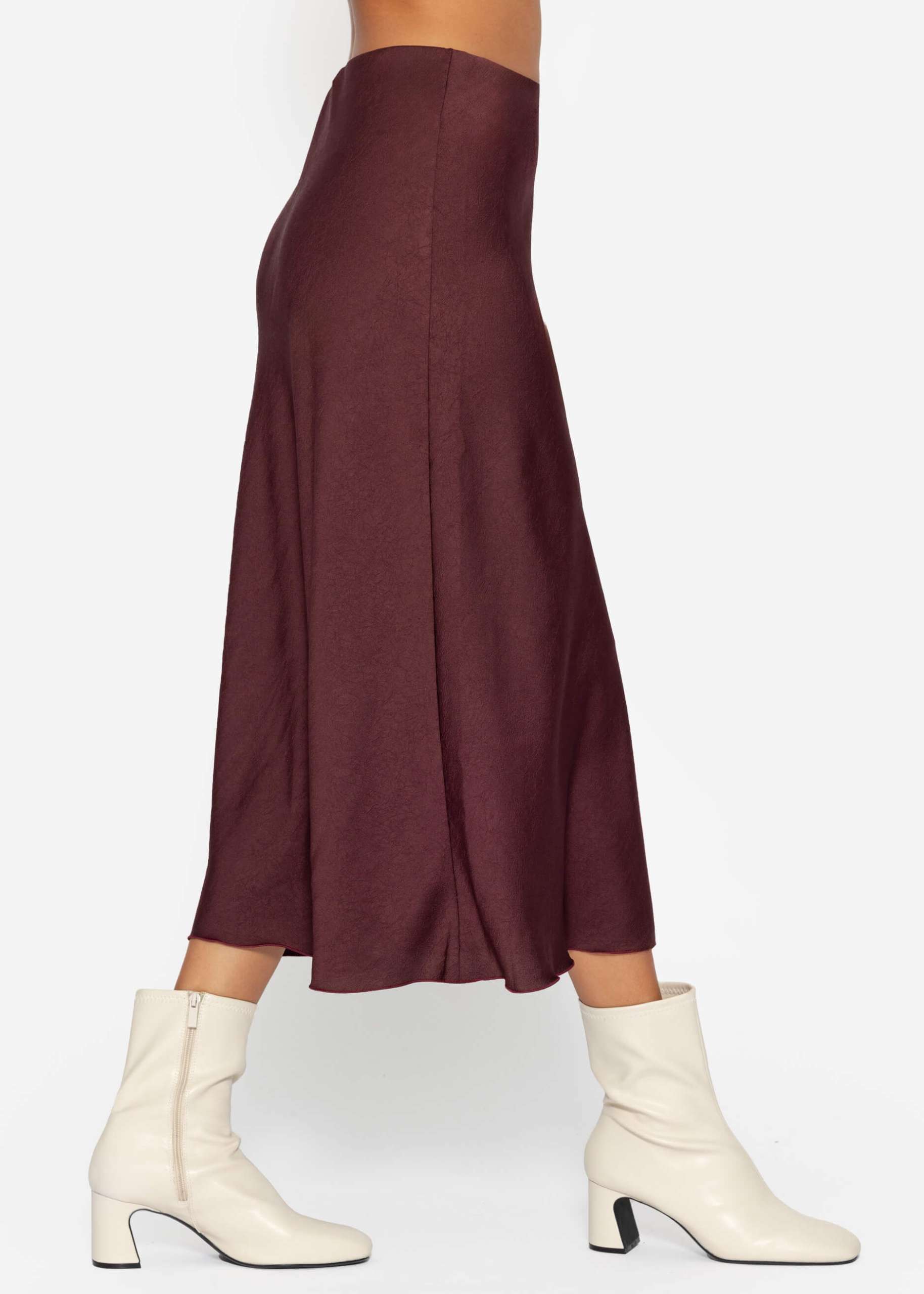 Satin skirt in crash look - burgundy