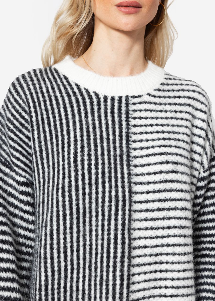 Sweater with thin stripes - black and white