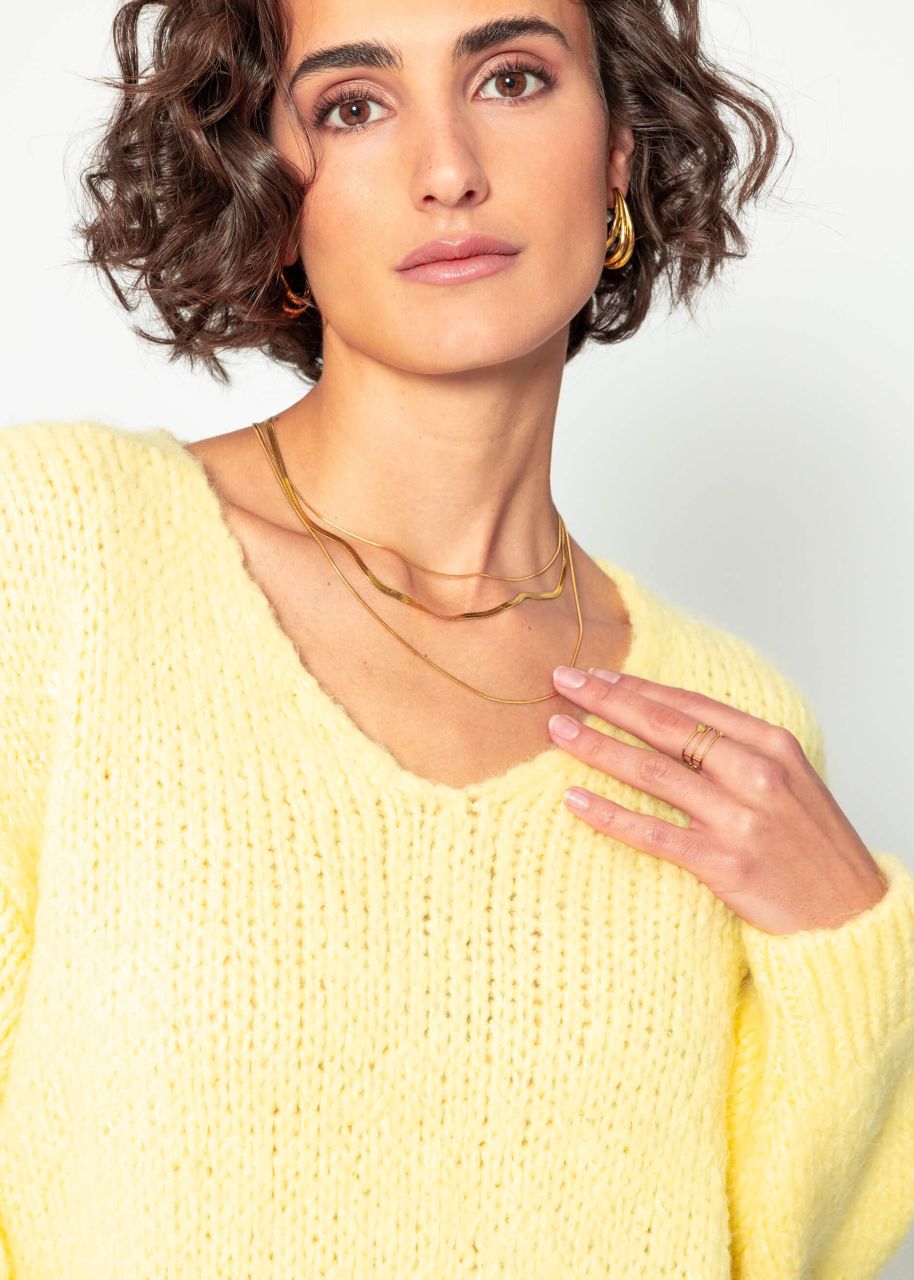 Oversized sweater with V-neck - yellow