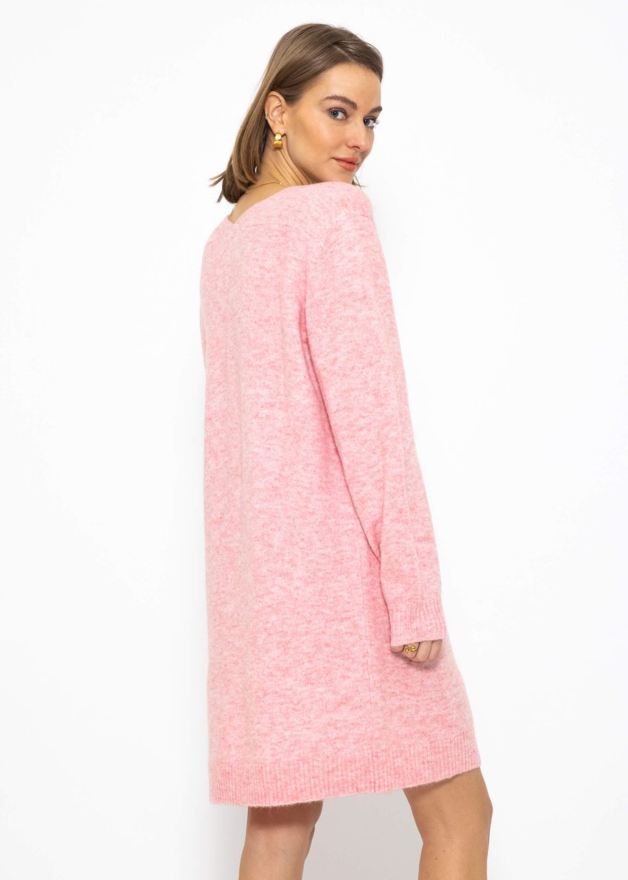 Knitted dress with V-neck - pink
