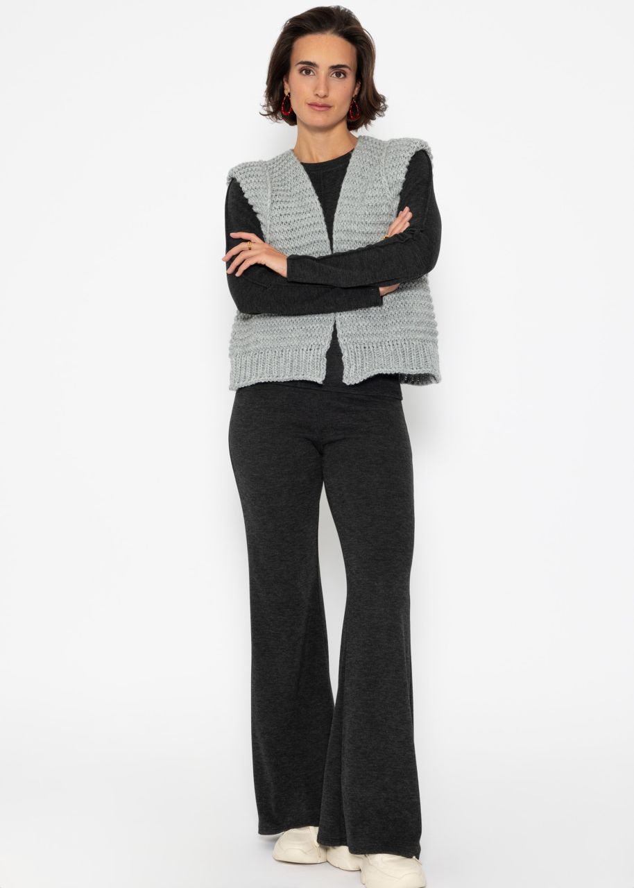 Sleeveless knitted vest with structured shoulders - light gray