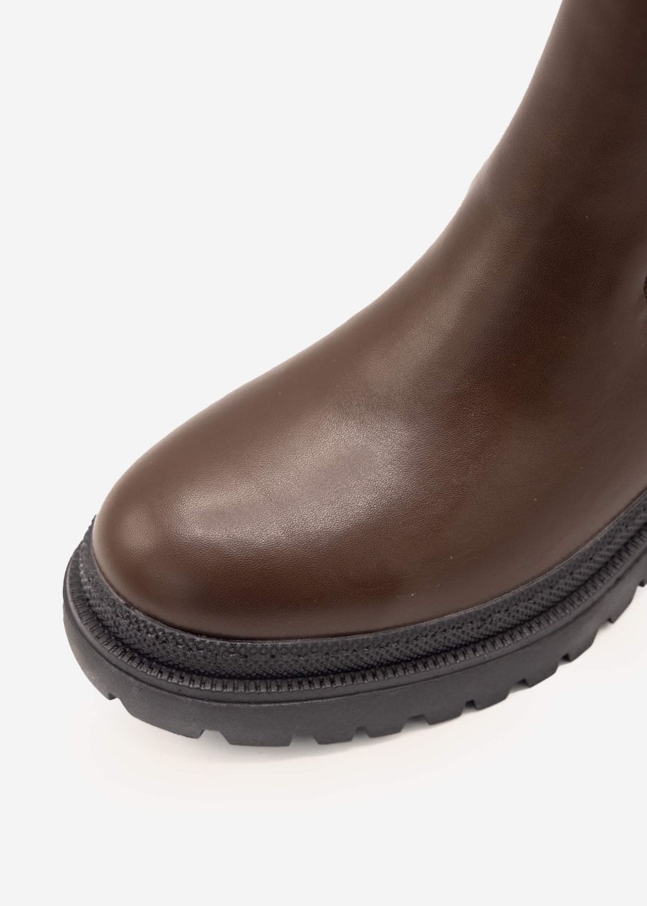 Chelsea boots with black stretch insert, chocolate brown