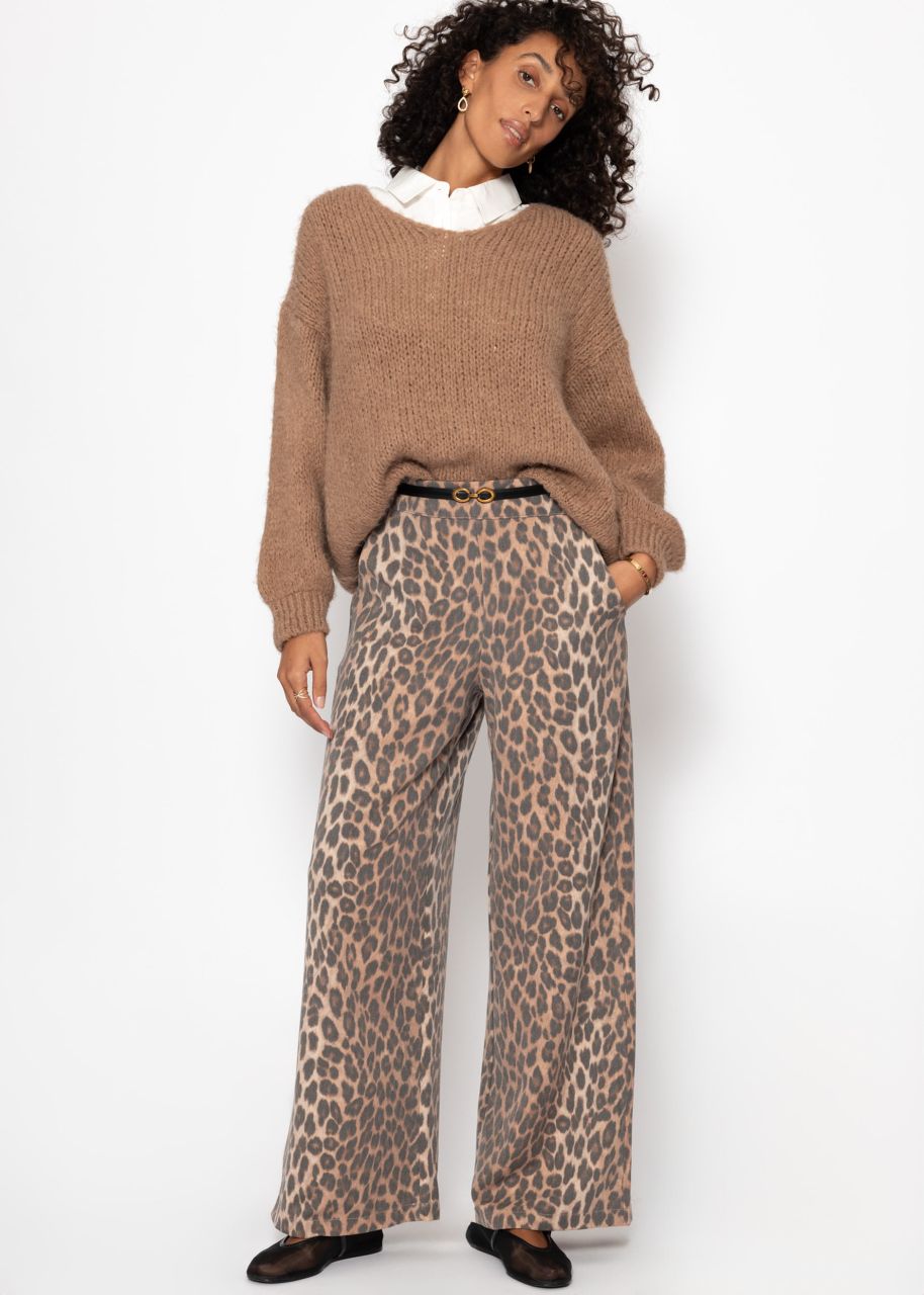 Oversized sweater with V-neck - light brown