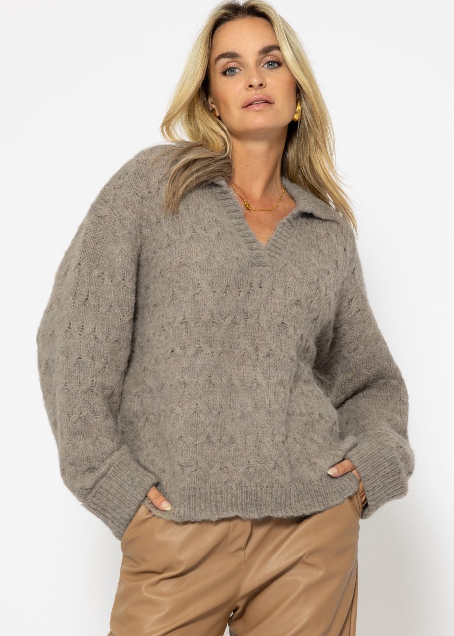 Fluffy cable-knit jumper with collar and V-neck - taupe