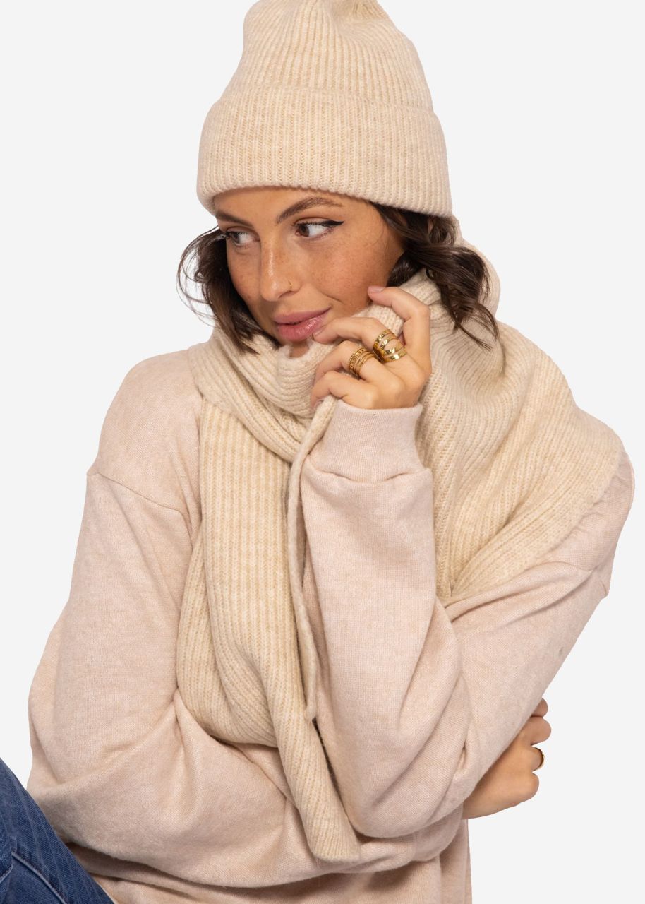 Scarf and beanie, beige