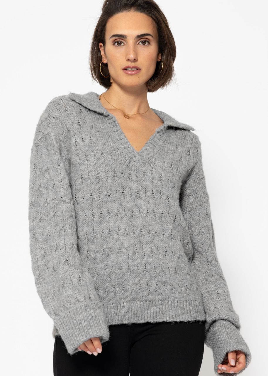 Fluffy cable-knit jumper with collar and V-neck - grey