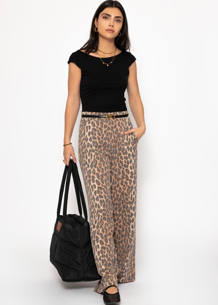 T-shirt with low-cut back - black