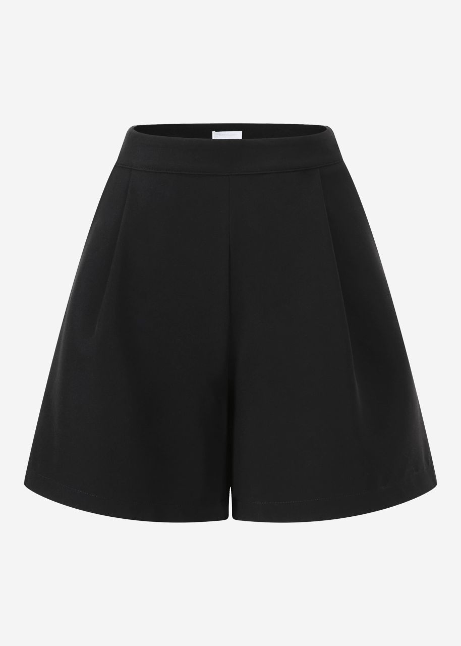 Shorts with pleats - black