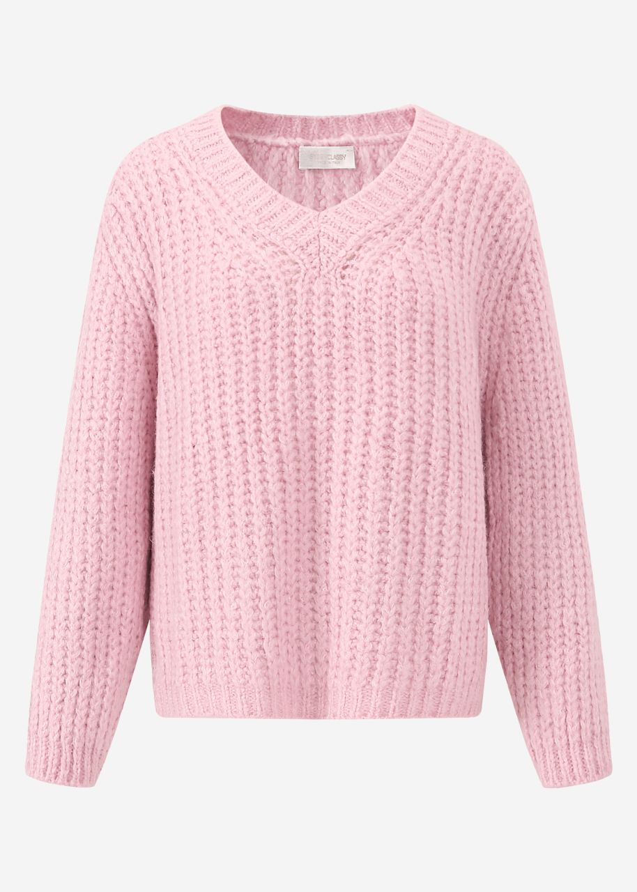 Oversized chunky knit jumper with V-neck - pink