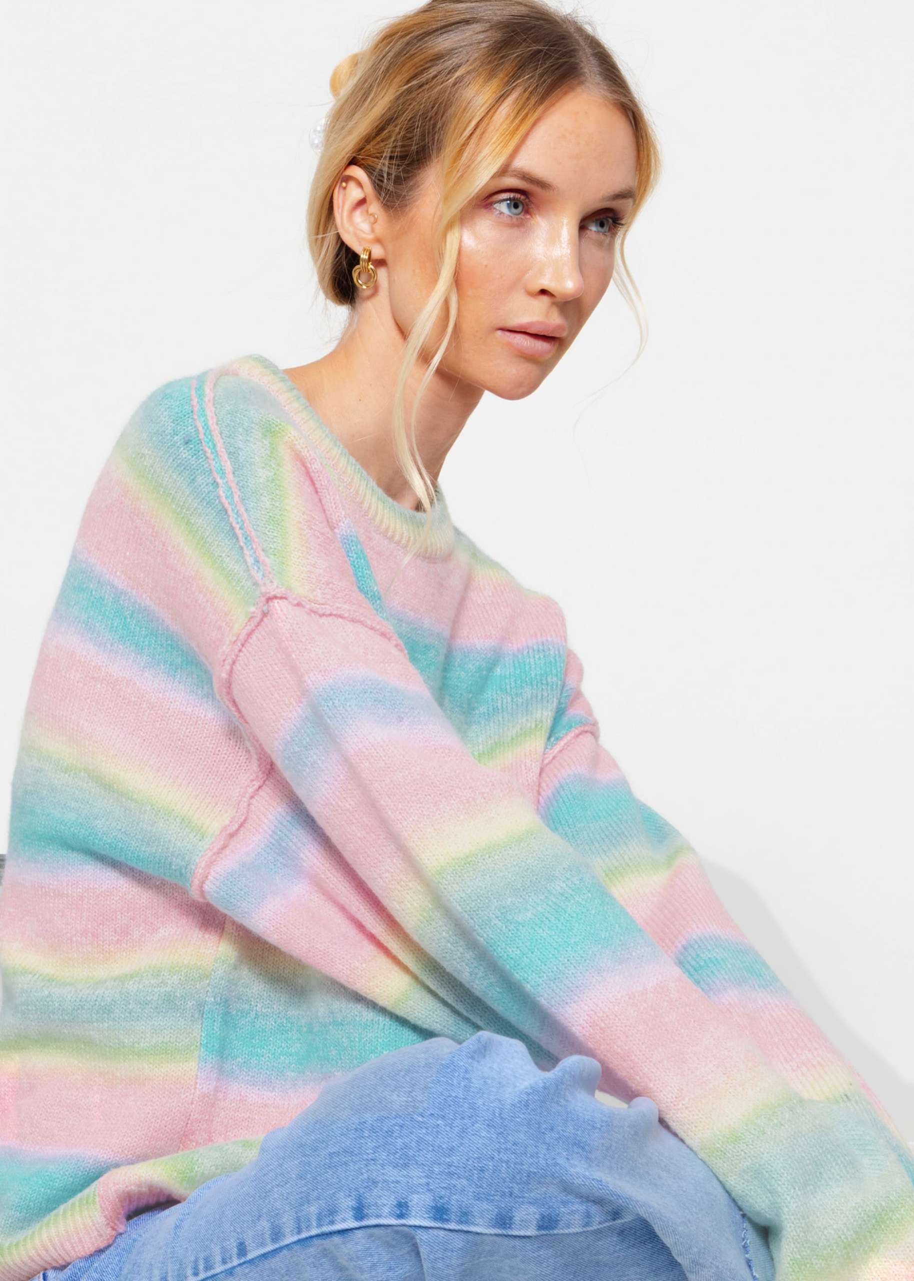 Oversized sweater with pastel stripes - pink-blue-yellow