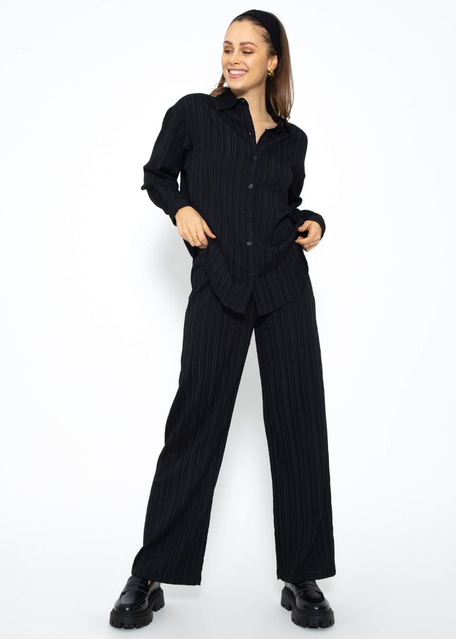 Trousers with crinkle effect - black