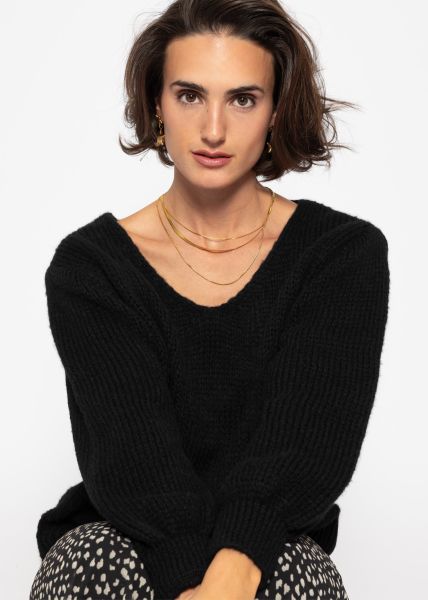 V-neck jumper - black