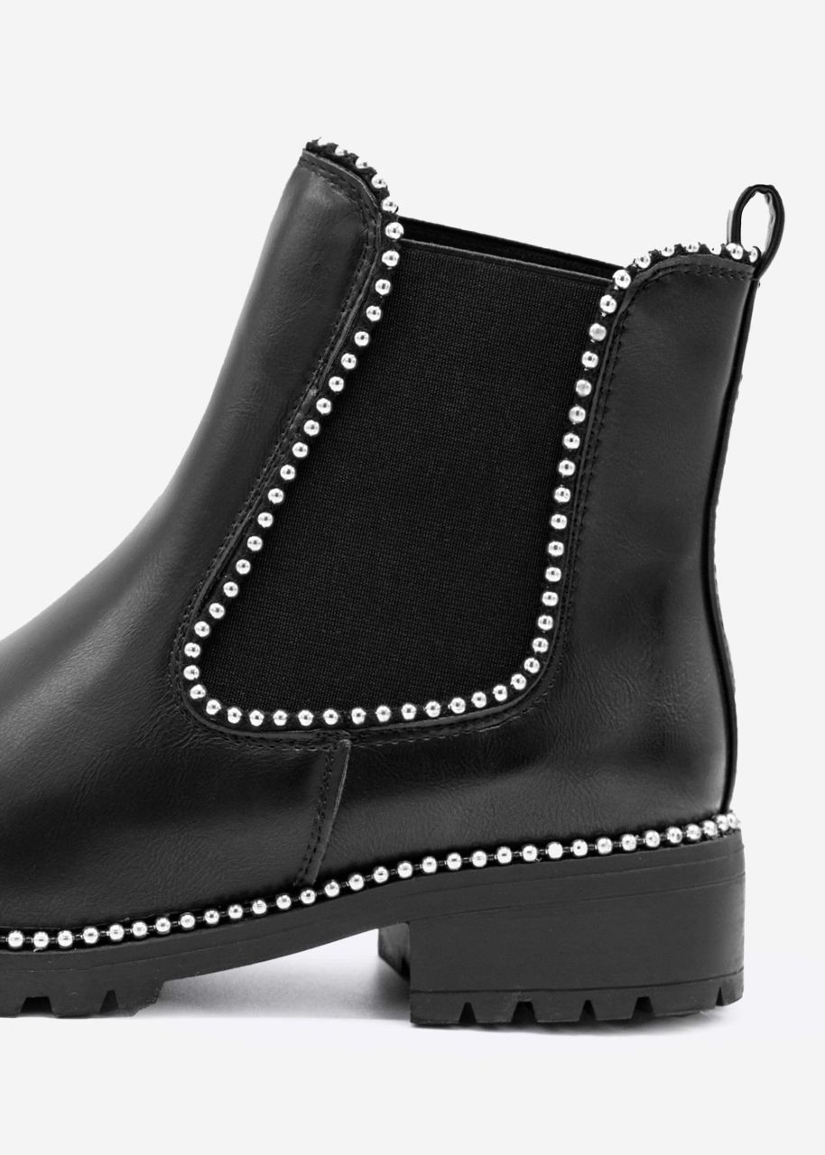 Chelsea boots with small ball studs, black