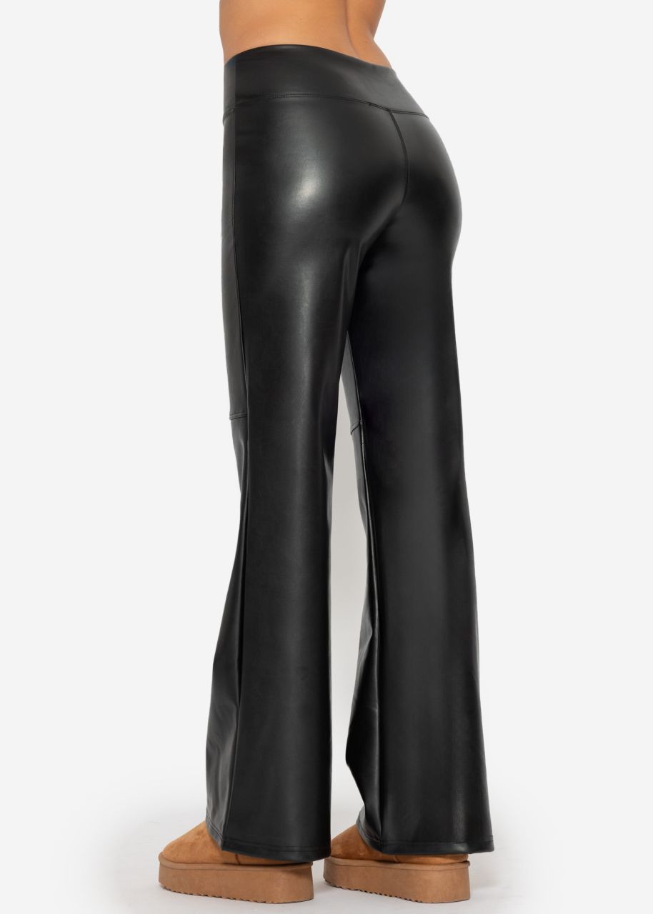 High-rise flared leggings made of faux leather with a wide waistband - black