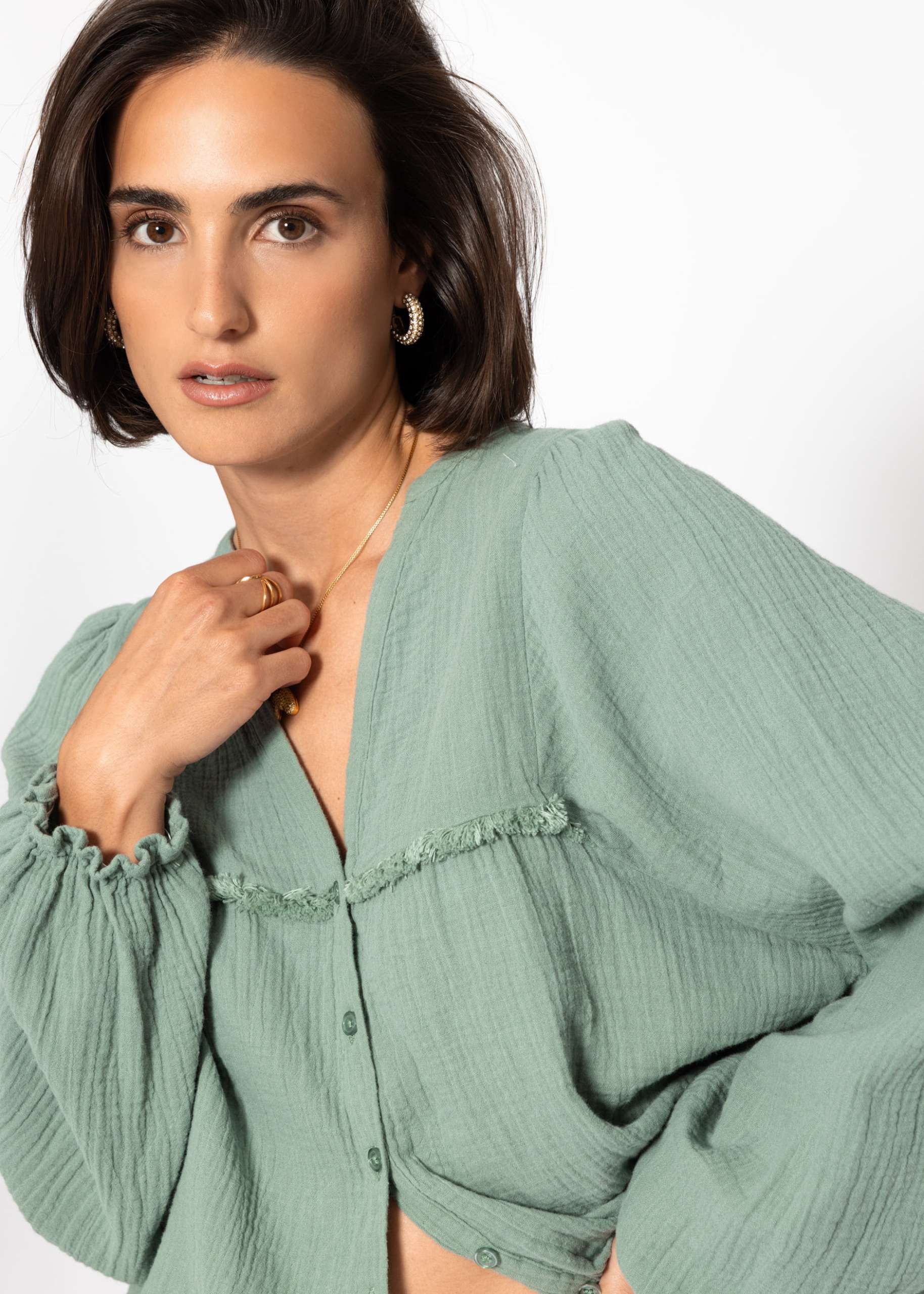 Muslin blouse with V-neck and fringes - sage green