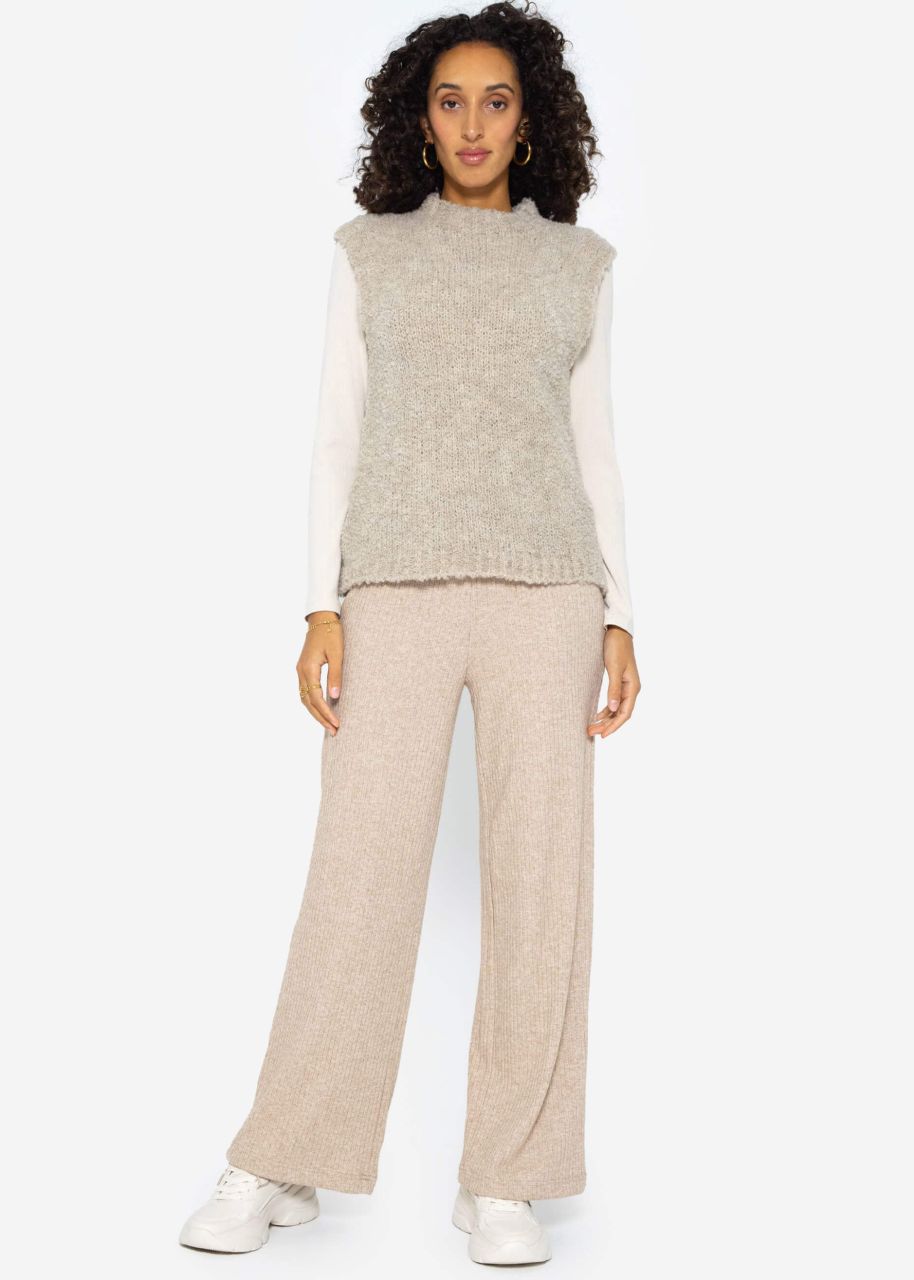 Casual knitted slipover - beige