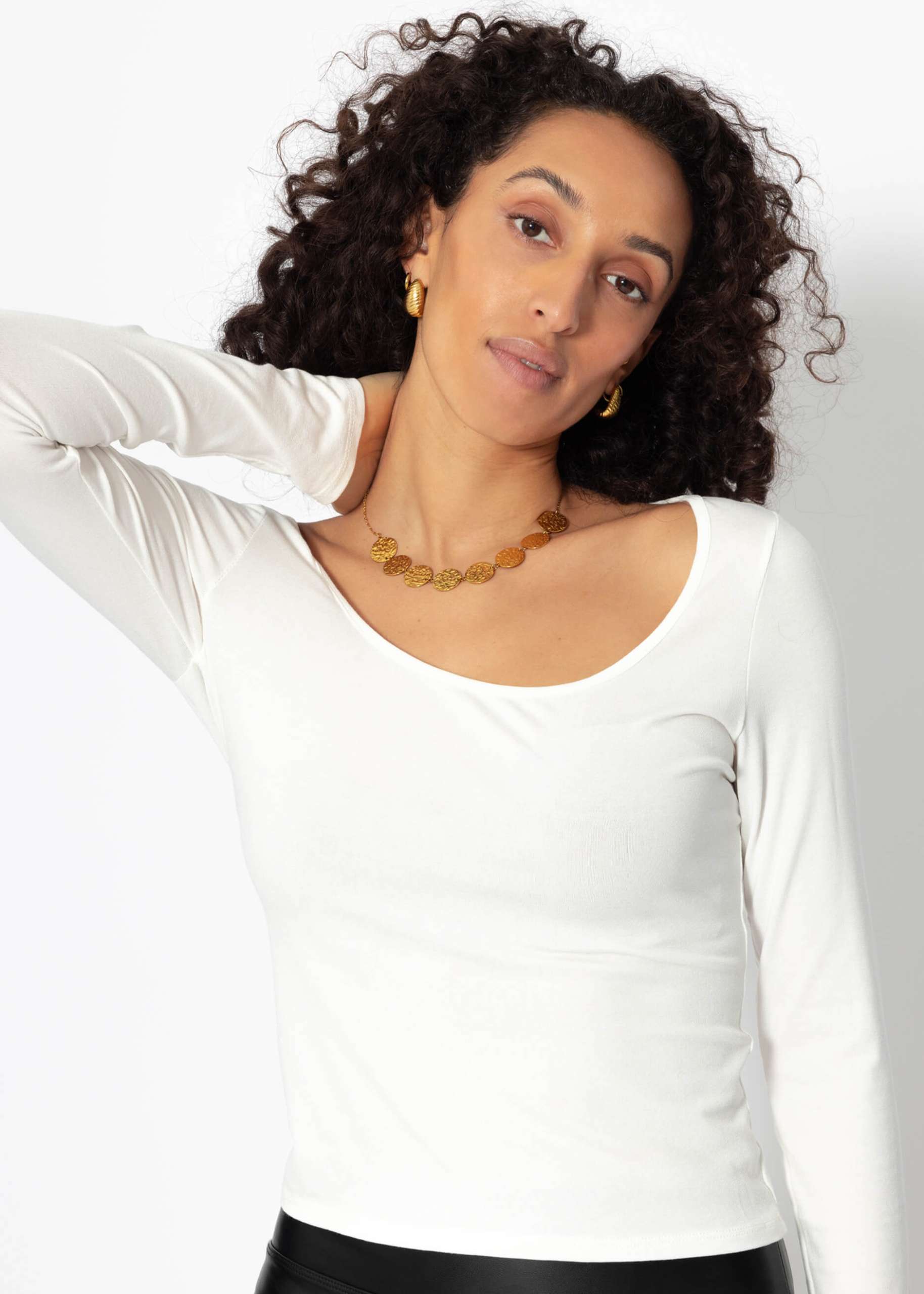 Long-sleeved shirt with neckline - offwhite