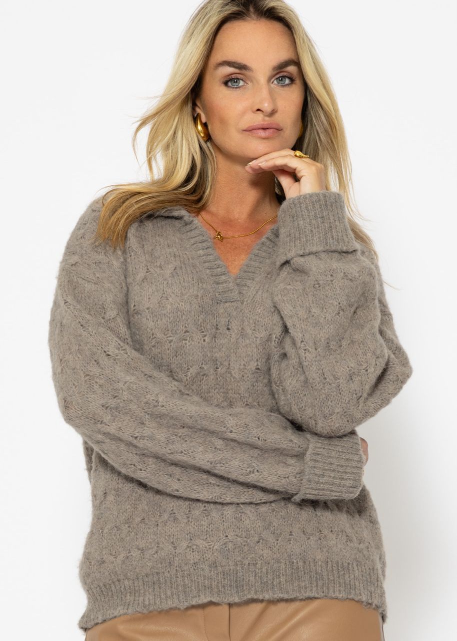 Fluffy cable-knit jumper with collar and V-neck - taupe